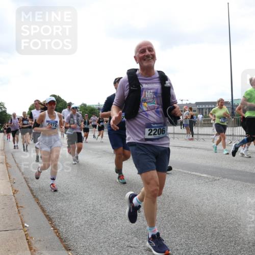 29.06.2025 - hella hamburg halbmarathon Lena Gebhardt http://msf.ph/oto/8401912 29.06.2025 10:40:52 Lombardsbrücke 72, 2206, 1075, 1317, 1323, 2042, 2173, 2206, 2299, 2762, 2763, 2805, 2858, 3121, 3293, 3306, 3432, 3694, 4044, 4234, 4411, 4530, 4612, 4638, 4774, 4775, 4906, 4972, 5059, 5086, 5225, 5549, 5702, 5753, 6076, 6088, 6098, 6163, 6229, 6278, 6280, 6289, 6474, 6842, 7293, 7661, 7829, 7956, 8053, 8054, 8307, 8378, 8391, 8429, 8430, 8751, 8769, 9009, 9237, 9962, 10269, 10407, 10644, 10835, 11053 meine-sportfotos.de