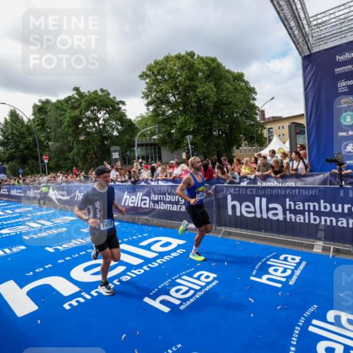 29.06.2025 - hella hamburg halbmarathon Zöllner http://msf.ph/oto/8401933 29.06.2025 10:37:52 Ziel 1615, 2196, 2404, 9171, 13148, 13595, 18103, 18276, 18277, 18529 meine-sportfotos.de