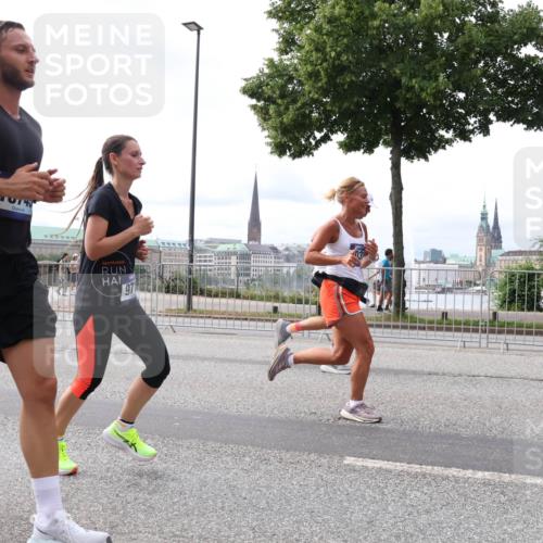 29.06.2025 - hella hamburg halbmarathon Lena Gebhardt http://msf.ph/oto/8401946 29.06.2025 10:23:53 Lombardsbrücke 03, 1048, 1304, 1389, 1444, 1545, 2125, 2489, 3013, 3185, 3579, 4122, 4391, 4597, 4646, 4990, 4993, 5039, 5055, 5160, 5258, 5260, 5358, 5406, 5661, 5954, 6747, 7013, 7029, 7426, 8031, 8141, 8149, 8181, 8502, 8676, 8717, 9217, 9603, 9715, 10649, 11044, 11300, 11306, 11347, 11415, 11454, 11793, 12874, 13149, 14510, 14512, 14521, 15709, 15739, 15853, 16185, 16251, 17199 meine-sportfotos.de