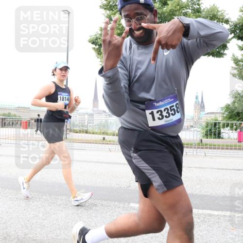 29.06.2025 - hella hamburg halbmarathon Lena Gebhardt http://msf.ph/oto/8401954 29.06.2025 10:58:13 Lombardsbrücke 18148, 13358, 1001, 1388, 1845, 2015, 2043, 2169, 2273, 2275, 2451, 2900, 3540, 3644, 3868, 3936, 4059, 4117, 4429, 5104, 5159, 5655, 5676, 5782, 5988, 6316, 6337, 6825, 7193, 7262, 7556, 7617, 7664, 7783, 7977, 7990, 8076, 8159, 8439, 8440, 8441, 8442, 8474, 8512, 8713, 8773, 8888, 9123, 9180, 9239, 9319, 9394, 9398, 9436, 9481, 9613, 9636, 9832, 10498 meine-sportfotos.de