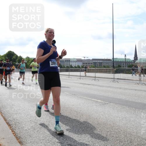 29.06.2025 - hella hamburg halbmarathon Lena Gebhardt http://msf.ph/oto/8401968 29.06.2025 10:16:16 Lombardsbrücke 18735, 12572, 2803, 1156, 1212, 1244, 1308, 1599, 1651, 2071, 2076, 2165, 2436, 2803, 2835, 3030, 3134, 3156, 3167, 3484, 3648, 3687, 4478, 4583, 4637, 4828, 5046, 5294, 5423, 6024, 7158, 7358, 7753, 7897, 7941, 7942, 8169, 8274, 8295, 8554, 8597, 8645, 8707, 8746, 8847, 8885, 9601, 9628, 9675, 9784, 9802, 9810, 9881, 10107, 10139, 10141, 10183, 10292, 10608, 10844, 10990, 11113, 11303, 11344, 11345, 11478, 11774, 11783, 11818, 12427, 12469 meine-sportfotos.de