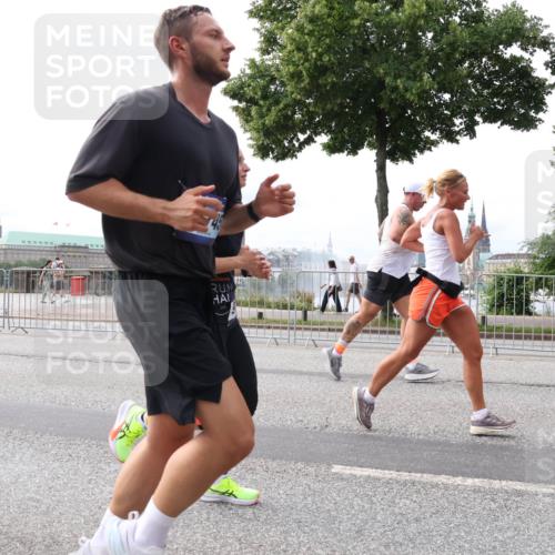 29.06.2025 - hella hamburg halbmarathon Lena Gebhardt http://msf.ph/oto/8401979 29.06.2025 10:23:53 Lombardsbrücke 1048, 1304, 1389, 1444, 1545, 2125, 2489, 3013, 3185, 3579, 4122, 4391, 4597, 4646, 4990, 4993, 5039, 5055, 5160, 5258, 5260, 5358, 5406, 5661, 5954, 6747, 7013, 7029, 7426, 8031, 8141, 8149, 8181, 8502, 8676, 8717, 9217, 9603, 9715, 10649, 11044, 11300, 11306, 11347, 11415, 11454, 11793, 12874, 13149, 14510, 14512, 14521, 15709, 15739, 15853, 16185, 16251, 17199 meine-sportfotos.de