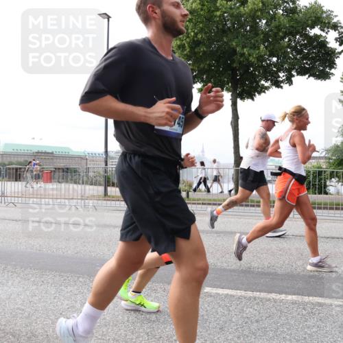 29.06.2025 - hella hamburg halbmarathon Lena Gebhardt http://msf.ph/oto/8402005 29.06.2025 10:23:53 Lombardsbrücke 45, 1048, 1304, 1389, 1444, 1545, 2125, 2489, 3013, 3185, 3579, 4122, 4391, 4597, 4646, 4990, 4993, 5039, 5055, 5160, 5258, 5260, 5358, 5406, 5661, 5954, 6747, 7013, 7029, 7426, 8031, 8141, 8149, 8181, 8502, 8676, 8717, 9217, 9603, 9715, 10649, 11044, 11300, 11306, 11347, 11415, 11454, 11793, 12874, 13149, 14510, 14512, 14521, 15709, 15739, 15853, 16185, 16251, 17199 meine-sportfotos.de