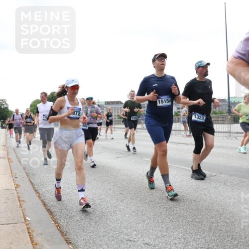 29.06.2025 - hella hamburg halbmarathon Lena Gebhardt http://msf.ph/oto/8402043 29.06.2025 10:40:52 Lombardsbrücke 126, 972, 4044, 2299, 15154, 1323, 1075, 1317, 1323, 2042, 2173, 2206, 2299, 2762, 2763, 2805, 2858, 3121, 3293, 3306, 3432, 3694, 4044, 4234, 4411, 4530, 4612, 4638, 4774, 4775, 4906, 4972, 5059, 5086, 5225, 5549, 5702, 5753, 6076, 6088, 6098, 6163, 6229, 6278, 6280, 6289, 6474, 6842, 7293, 7661, 7829, 7956, 8053, 8054, 8307, 8378, 8391, 8429, 8430, 8751, 8769, 9009, 9237, 9962, 10269, 10407, 10644, 10835, 11053 meine-sportfotos.de