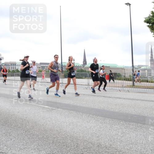 29.06.2025 - hella hamburg halbmarathon Lena Gebhardt http://msf.ph/oto/8402048 29.06.2025 10:58:13 Lombardsbrücke 11732, 1056, 11037, 1001, 1388, 1845, 2015, 2043, 2169, 2273, 2275, 2451, 2900, 3540, 3644, 3868, 3936, 4059, 4117, 4429, 5104, 5159, 5655, 5676, 5782, 5988, 6316, 6337, 6825, 7193, 7262, 7556, 7617, 7664, 7783, 7977, 7990, 8076, 8159, 8439, 8440, 8441, 8442, 8474, 8512, 8713, 8773, 8888, 9123, 9180, 9239, 9319, 9394, 9398, 9436, 9481, 9613, 9636, 9832, 10498 meine-sportfotos.de
