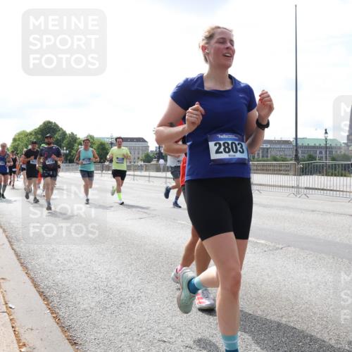 29.06.2025 - hella hamburg halbmarathon Lena Gebhardt http://msf.ph/oto/8402063 29.06.2025 10:16:16 Lombardsbrücke 1156, 4637, 18735, 13215, 2803, 1156, 1212, 1244, 1308, 1599, 1651, 2071, 2076, 2165, 2436, 2803, 2835, 3030, 3134, 3156, 3167, 3484, 3648, 3687, 4478, 4583, 4637, 4828, 5046, 5294, 5423, 6024, 7158, 7358, 7753, 7897, 7941, 7942, 8169, 8274, 8295, 8554, 8597, 8645, 8707, 8746, 8847, 8885, 9601, 9628, 9675, 9784, 9802, 9810, 9881, 10107, 10139, 10141, 10183, 10292, 10608, 10844, 10990, 11113, 11303, 11344, 11345, 11478, 11774, 11783, 11818, 12427, 12469 meine-sportfotos.de