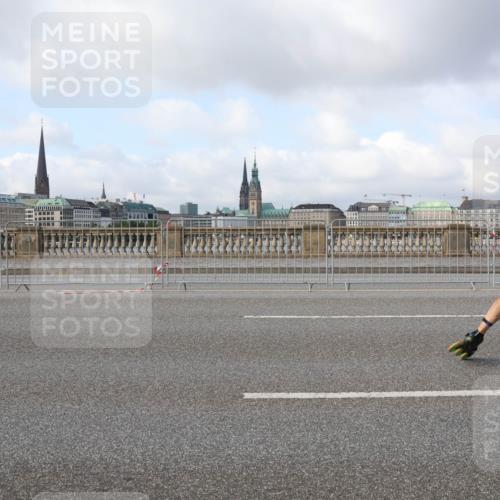 29.06.2025 - hella hamburg halbmarathon Lena Gebhardt http://msf.ph/oto/8402099 29.06.2025 08:53:28 Lombardsbrücke 467 meine-sportfotos.de