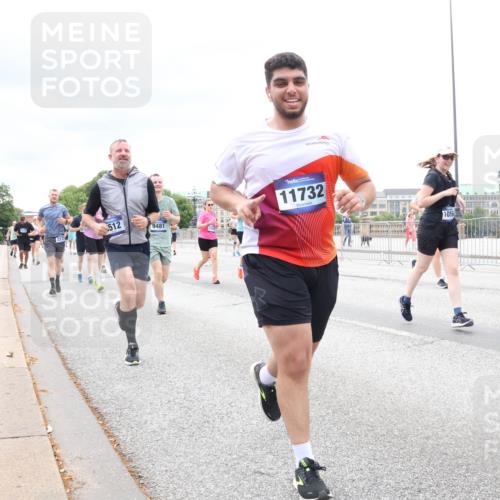 29.06.2025 - hella hamburg halbmarathon Lena Gebhardt http://msf.ph/oto/8402134 29.06.2025 10:58:14 Lombardsbrücke 512, 9481, 11732, 1056, 1001, 1388, 1845, 2015, 2043, 2169, 2273, 2275, 2451, 2900, 3540, 3644, 3868, 3936, 4059, 4117, 4429, 5104, 5159, 5655, 5676, 5782, 5988, 6316, 6337, 6825, 7193, 7262, 7556, 7617, 7664, 7783, 7977, 7990, 8076, 8159, 8439, 8440, 8441, 8442, 8474, 8512, 8713, 8773, 8888, 9123, 9180, 9239, 9319, 9394, 9398, 9436, 9481, 9636, 9832, 10498 meine-sportfotos.de