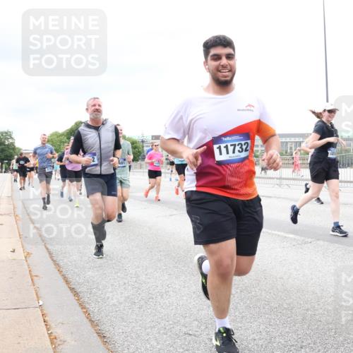 29.06.2025 - hella hamburg halbmarathon Lena Gebhardt http://msf.ph/oto/8402160 29.06.2025 10:58:14 Lombardsbrücke 481, 11732, 056, 1001, 1388, 1845, 2015, 2043, 2169, 2273, 2275, 2451, 2900, 3540, 3644, 3868, 3936, 4059, 4117, 4429, 5104, 5159, 5655, 5676, 5782, 5988, 6316, 6337, 6825, 7193, 7262, 7556, 7617, 7664, 7783, 7977, 7990, 8076, 8159, 8439, 8440, 8441, 8442, 8474, 8512, 8713, 8773, 8888, 9123, 9180, 9239, 9319, 9394, 9398, 9436, 9481, 9636, 9832, 10498 meine-sportfotos.de