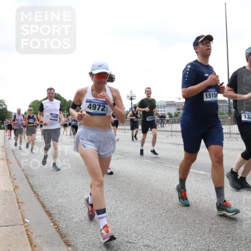 29.06.2025 - hella hamburg halbmarathon Lena Gebhardt http://msf.ph/oto/8402161 29.06.2025 10:40:53 Lombardsbrücke 6289, 12699, 4972, 2299, 15154, 1323, 2763, 2762, 1075, 1317, 1323, 1731, 2042, 2173, 2206, 2299, 2762, 2763, 2805, 2858, 3121, 3293, 3306, 3432, 3694, 4044, 4234, 4411, 4530, 4612, 4638, 4774, 4775, 4906, 4972, 5059, 5086, 5225, 5549, 5702, 5753, 6076, 6088, 6098, 6163, 6229, 6278, 6280, 6289, 6474, 6842, 7293, 7661, 7829, 7956, 8053, 8054, 8378, 8391, 8429, 8430, 8751, 8769, 9009, 9237, 9962, 10269, 10407, 10644, 10835, 11053 meine-sportfotos.de