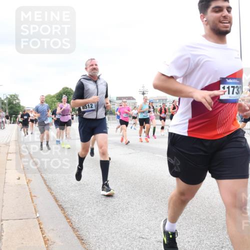 29.06.2025 - hella hamburg halbmarathon Lena Gebhardt http://msf.ph/oto/8402183 29.06.2025 10:58:14 Lombardsbrücke 227, 8512, 2160, 11615, 15282, 1732, 110, 10560, 1001, 1388, 1845, 2015, 2043, 2169, 2273, 2275, 2451, 2900, 3540, 3644, 3868, 3936, 4059, 4117, 4429, 5104, 5159, 5655, 5676, 5782, 5988, 6316, 6337, 6825, 7193, 7262, 7556, 7617, 7664, 7783, 7977, 7990, 8076, 8159, 8439, 8440, 8441, 8442, 8474, 8512, 8713, 8773, 8888, 9123, 9180, 9239, 9319, 9394, 9398, 9436, 9481, 9636, 9832, 10498 meine-sportfotos.de