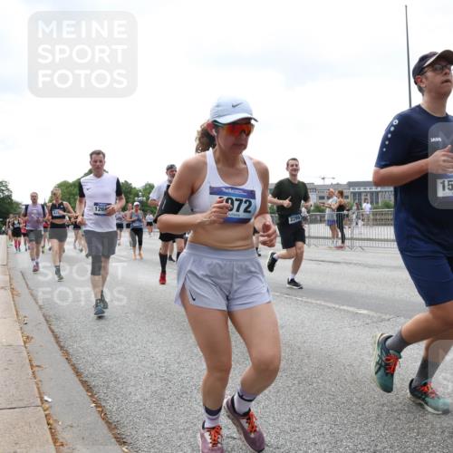 29.06.2025 - hella hamburg halbmarathon Lena Gebhardt http://msf.ph/oto/8402187 29.06.2025 10:40:53 Lombardsbrücke 1269, 2972, 2299, 15154, 1323, 1075, 1317, 1323, 1731, 2042, 2173, 2206, 2299, 2762, 2763, 2805, 2858, 3121, 3293, 3306, 3432, 3694, 4044, 4234, 4411, 4530, 4612, 4638, 4774, 4775, 4906, 4972, 5059, 5086, 5225, 5549, 5702, 5753, 6076, 6088, 6098, 6163, 6229, 6278, 6280, 6289, 6474, 6842, 7293, 7661, 7829, 7956, 8053, 8054, 8378, 8391, 8429, 8430, 8751, 8769, 9009, 9237, 9962, 10269, 10407, 10644, 10835, 11053 meine-sportfotos.de