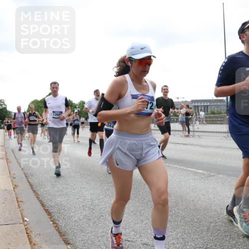 29.06.2025 - hella hamburg halbmarathon Lena Gebhardt http://msf.ph/oto/8402212 29.06.2025 10:40:53 Lombardsbrücke 628, 1269, 4044, 72, 15154, 1323, 1075, 1317, 1323, 1731, 2042, 2173, 2206, 2299, 2762, 2763, 2805, 2858, 3121, 3293, 3306, 3432, 3694, 4044, 4234, 4411, 4530, 4612, 4638, 4774, 4775, 4906, 4972, 5059, 5086, 5225, 5549, 5702, 5753, 6076, 6088, 6098, 6163, 6229, 6278, 6280, 6289, 6474, 6842, 7293, 7661, 7829, 7956, 8053, 8054, 8378, 8391, 8429, 8430, 8751, 8769, 9009, 9237, 9962, 10269, 10407, 10644, 10835, 11053 meine-sportfotos.de