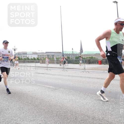 29.06.2025 - hella hamburg halbmarathon Lena Gebhardt http://msf.ph/oto/8402245 29.06.2025 10:50:04 Lombardsbrücke 11030, 24, 13744, 1040, 1041, 1487, 1511, 1888, 2212, 2466, 2862, 2997, 3203, 3701, 3710, 3805, 3897, 4090, 4168, 4870, 5076, 5119, 5552, 5694, 5749, 5751, 5997, 6680, 6694, 6830, 7305, 7339, 7366, 7679, 7721, 7722, 7755, 8065, 8254, 9015, 9162, 9605, 9940, 10060, 10286, 10403, 10617, 10683, 10704, 11030, 11426, 11696, 11716, 11760, 12079, 12124, 12388, 13127, 13128, 13309, 13381, 13744, 13764, 13846, 13887, 14144, 14505, 14545, 14692, 14940, 15626 meine-sportfotos.de