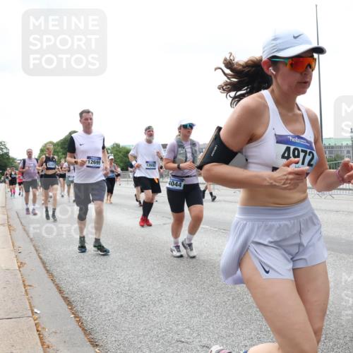 29.06.2025 - hella hamburg halbmarathon Lena Gebhardt http://msf.ph/oto/8402255 29.06.2025 10:40:53 Lombardsbrücke 12699, 12692, 4044, 4972, 1075, 1317, 1323, 1731, 2042, 2173, 2206, 2299, 2762, 2763, 2805, 2858, 3121, 3293, 3306, 3432, 3694, 4044, 4234, 4411, 4530, 4612, 4638, 4774, 4775, 4906, 4972, 5059, 5086, 5225, 5549, 5702, 5753, 6076, 6088, 6098, 6163, 6229, 6278, 6280, 6289, 6474, 6842, 7293, 7661, 7829, 7956, 8053, 8054, 8378, 8391, 8429, 8430, 8751, 8769, 9009, 9237, 9962, 10269, 10407, 10644, 10835, 11053 meine-sportfotos.de