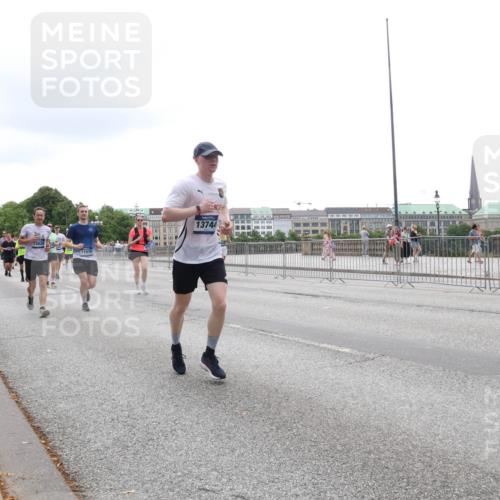 29.06.2025 - hella hamburg halbmarathon Lena Gebhardt http://msf.ph/oto/8402281 29.06.2025 10:50:05 Lombardsbrücke 15626, 11030, 13744, 1040, 1041, 1487, 1511, 1888, 2212, 2466, 2862, 2997, 3203, 3701, 3710, 3805, 3897, 4090, 4168, 4870, 5076, 5119, 5552, 5694, 5749, 5751, 5997, 6680, 6694, 6830, 7305, 7339, 7366, 7679, 7721, 7722, 7755, 8065, 8254, 9015, 9162, 9605, 9940, 10060, 10286, 10403, 10617, 10683, 10704, 11030, 11426, 11696, 11716, 11760, 12079, 12124, 12388, 13127, 13128, 13309, 13381, 13744, 13764, 13846, 13887, 14144, 14505, 14545, 14692, 14940, 15626 meine-sportfotos.de