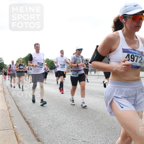 29.06.2025 - hella hamburg halbmarathon Lena Gebhardt http://msf.ph/oto/8402291 29.06.2025 10:40:53 Lombardsbrücke 12699, 12692, 4044, 4972, 1075, 1317, 1323, 1731, 2042, 2173, 2206, 2299, 2762, 2763, 2805, 2858, 3121, 3293, 3306, 3432, 3694, 4044, 4234, 4411, 4530, 4612, 4638, 4774, 4775, 4906, 4972, 5059, 5086, 5225, 5549, 5702, 5753, 6076, 6088, 6098, 6163, 6229, 6278, 6280, 6289, 6474, 6842, 7293, 7661, 7829, 7956, 8053, 8054, 8378, 8391, 8429, 8430, 8751, 8769, 9009, 9237, 9962, 10269, 10407, 10644, 10835, 11053 meine-sportfotos.de