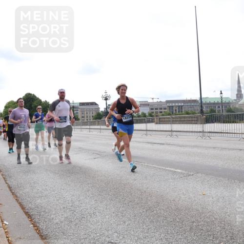 29.06.2025 - hella hamburg halbmarathon Lena Gebhardt http://msf.ph/oto/8402304 29.06.2025 10:23:55 Lombardsbrücke 4646, 15739, 8676, 18314, 1048, 1304, 1389, 1444, 1545, 2125, 2489, 3013, 3185, 3579, 4122, 4391, 4597, 4646, 4990, 4993, 5039, 5055, 5160, 5258, 5260, 5358, 5406, 5661, 5954, 6747, 7013, 7029, 7426, 7920, 8031, 8141, 8149, 8181, 8187, 8502, 8676, 8717, 9217, 9603, 9715, 10649, 11044, 11300, 11306, 11347, 11415, 11454, 11793, 12874, 13149, 14512, 14521, 15709, 15739, 15853, 16185, 16251, 17199 meine-sportfotos.de