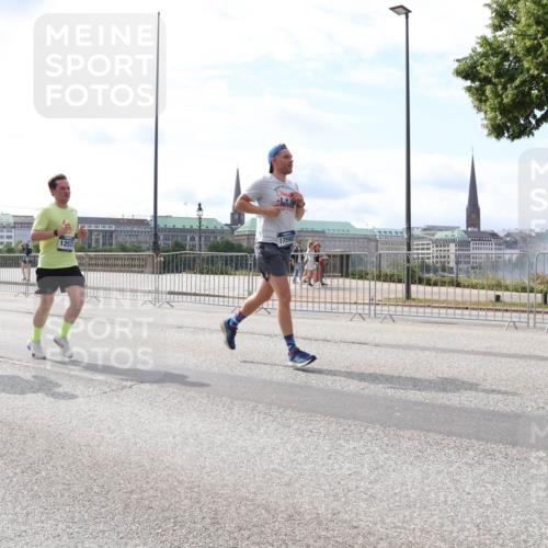 29.06.2025 - hella hamburg halbmarathon Lena Gebhardt http://msf.ph/oto/8402310 29.06.2025 10:16:18 Lombardsbrücke 13215, 12571, 17592, 1156, 1212, 1244, 1308, 1599, 1651, 2071, 2076, 2165, 2436, 2803, 2835, 3030, 3134, 3156, 3167, 3484, 3648, 3687, 4478, 4583, 4637, 4828, 5046, 5294, 5423, 6024, 6488, 7158, 7358, 7753, 7897, 8169, 8274, 8295, 8554, 8597, 8645, 8707, 8746, 8847, 8885, 9601, 9628, 9664, 9675, 9784, 9802, 9810, 9881, 10076, 10107, 10139, 10141, 10183, 10292, 10844, 10990, 11113, 11303, 11344, 11345, 11478, 11774, 11783, 11818, 12427 meine-sportfotos.de