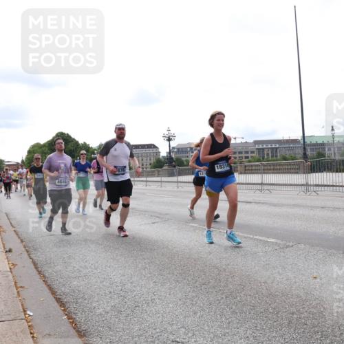 29.06.2025 - hella hamburg halbmarathon Lena Gebhardt http://msf.ph/oto/8402326 29.06.2025 10:23:55 Lombardsbrücke 15853, 4646, 15739, 676, 18314, 1314, 1048, 1304, 1389, 1444, 1545, 2125, 2489, 3013, 3185, 3579, 4122, 4391, 4597, 4646, 4990, 4993, 5039, 5055, 5160, 5258, 5260, 5358, 5406, 5661, 5954, 6747, 7013, 7029, 7426, 7920, 8031, 8141, 8149, 8181, 8187, 8502, 8676, 8717, 9217, 9603, 9715, 10649, 11044, 11300, 11306, 11347, 11415, 11454, 11793, 12874, 13149, 14512, 14521, 15709, 15739, 15853, 16185, 16251, 17199 meine-sportfotos.de