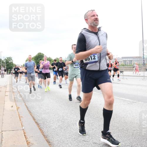 29.06.2025 - hella hamburg halbmarathon Lena Gebhardt http://msf.ph/oto/8402336 29.06.2025 10:58:15 Lombardsbrücke 227, 2169, 11636, 9481, 0512, 100, 1001, 1388, 1845, 2015, 2043, 2169, 2273, 2275, 2451, 2900, 3540, 3644, 3868, 3936, 4059, 4117, 4429, 5104, 5159, 5655, 5676, 5782, 5988, 6316, 6337, 6825, 7193, 7262, 7556, 7617, 7664, 7783, 7870, 7977, 7990, 8076, 8439, 8440, 8441, 8442, 8474, 8512, 8713, 8773, 8888, 9123, 9180, 9239, 9319, 9394, 9398, 9436, 9481, 9636, 9832, 10498 meine-sportfotos.de