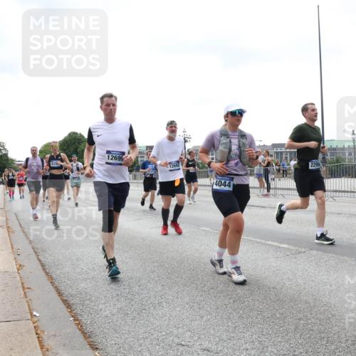29.06.2025 - hella hamburg halbmarathon Lena Gebhardt http://msf.ph/oto/8402356 29.06.2025 10:40:54 Lombardsbrücke 12699, 12692, 3121, 4044, 2299, 1075, 1317, 1323, 1731, 2042, 2173, 2206, 2299, 2762, 2763, 2805, 2858, 3121, 3293, 3306, 3432, 3694, 4044, 4234, 4411, 4530, 4612, 4638, 4774, 4775, 4906, 4972, 5059, 5086, 5225, 5549, 5702, 5753, 6088, 6098, 6163, 6229, 6278, 6280, 6289, 6474, 6842, 7293, 7661, 7829, 7956, 8053, 8054, 8378, 8391, 8429, 8430, 8751, 8769, 9009, 9237, 9962, 10269, 10407, 10644, 10835, 11053 meine-sportfotos.de