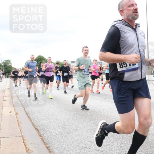 29.06.2025 - hella hamburg halbmarathon Lena Gebhardt http://msf.ph/oto/8402366 29.06.2025 10:58:15 Lombardsbrücke 85, 1001, 1388, 1845, 2015, 2043, 2169, 2273, 2275, 2451, 2900, 3540, 3644, 3868, 3936, 4059, 4117, 4429, 5104, 5159, 5655, 5676, 5782, 5988, 6316, 6337, 6825, 7193, 7262, 7556, 7617, 7664, 7783, 7870, 7977, 7990, 8076, 8439, 8440, 8441, 8442, 8474, 8512, 8713, 8773, 8888, 9123, 9180, 9239, 9319, 9394, 9398, 9436, 9481, 9636, 9832, 10498 meine-sportfotos.de