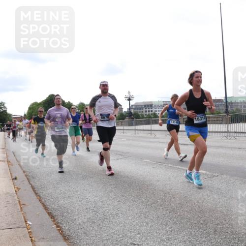 29.06.2025 - hella hamburg halbmarathon Lena Gebhardt http://msf.ph/oto/8402385 29.06.2025 10:23:55 Lombardsbrücke 15853, 4646, 5739, 8676, 18314, 13149, 1048, 1304, 1389, 1444, 1545, 2125, 2489, 3013, 3185, 3579, 4122, 4391, 4597, 4646, 4990, 4993, 5039, 5055, 5160, 5258, 5260, 5358, 5406, 5661, 5954, 6747, 7013, 7029, 7426, 7920, 8031, 8141, 8149, 8181, 8187, 8502, 8676, 8717, 9217, 9603, 9715, 10649, 11044, 11300, 11306, 11347, 11415, 11454, 11793, 12874, 13149, 14512, 14521, 15709, 15739, 15853, 16185, 16251, 17199 meine-sportfotos.de
