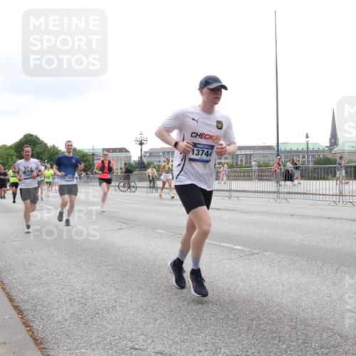 29.06.2025 - hella hamburg halbmarathon Lena Gebhardt http://msf.ph/oto/8402391 29.06.2025 10:50:05 Lombardsbrücke 1562, 11030, 24, 13744, 1040, 1041, 1487, 1511, 1888, 2212, 2466, 2862, 2997, 3203, 3701, 3710, 3805, 3897, 4090, 4168, 4870, 5076, 5119, 5552, 5694, 5749, 5751, 5997, 6680, 6694, 6830, 7305, 7339, 7366, 7679, 7721, 7722, 7755, 8065, 8254, 9015, 9162, 9605, 9940, 10060, 10286, 10403, 10617, 10683, 10704, 11030, 11426, 11696, 11716, 11760, 12079, 12124, 12388, 13127, 13128, 13309, 13381, 13744, 13764, 13846, 13887, 14144, 14505, 14545, 14692, 14940, 15626 meine-sportfotos.de