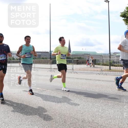 29.06.2025 - hella hamburg halbmarathon Lena Gebhardt http://msf.ph/oto/8402423 29.06.2025 10:16:19 Lombardsbrücke 1637, 18735, 13215, 12572, 1156, 1212, 1244, 1308, 1599, 1651, 2071, 2076, 2165, 2347, 2436, 2803, 2835, 3030, 3134, 3156, 3167, 3484, 3648, 3687, 4478, 4583, 4637, 4828, 5046, 5294, 5423, 6024, 6488, 7158, 7358, 7753, 7897, 8169, 8274, 8295, 8554, 8597, 8645, 8707, 8746, 8847, 8885, 9601, 9628, 9664, 9675, 9784, 9802, 9810, 9881, 10076, 10107, 10139, 10141, 10183, 10292, 10844, 10990, 11113, 11303, 11344, 11345, 11478, 11774, 11783, 11818, 12427 meine-sportfotos.de