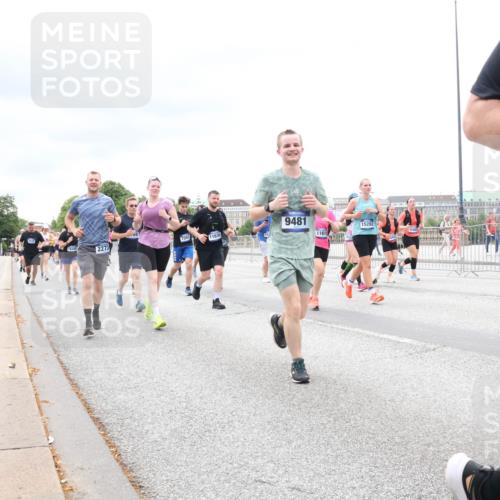 29.06.2025 - hella hamburg halbmarathon Lena Gebhardt http://msf.ph/oto/8402427 29.06.2025 10:58:15 Lombardsbrücke 2273, 7262, 11636, 9481, 11615, 15282, 1001, 1388, 1845, 2015, 2043, 2169, 2273, 2275, 2451, 2900, 3540, 3644, 3868, 3936, 4059, 4117, 4429, 5104, 5159, 5655, 5676, 5782, 5988, 6316, 6337, 6825, 7193, 7262, 7556, 7617, 7664, 7783, 7870, 7977, 7990, 8076, 8439, 8440, 8441, 8442, 8474, 8512, 8713, 8773, 8888, 9123, 9180, 9239, 9319, 9394, 9398, 9436, 9481, 9636, 9832, 10498 meine-sportfotos.de
