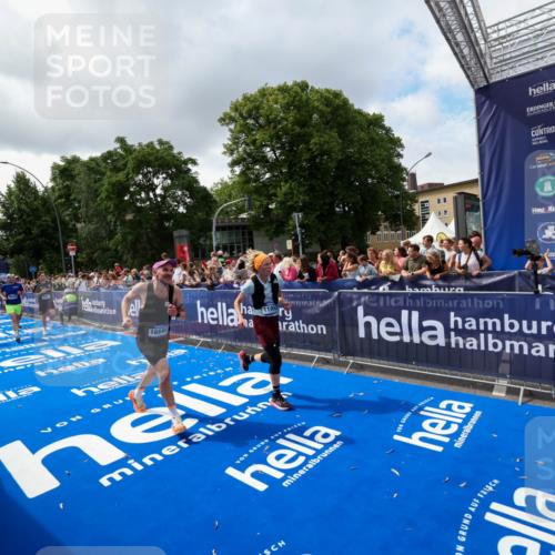 29.06.2025 - hella hamburg halbmarathon Zöllner http://msf.ph/oto/8402433 29.06.2025 10:38:08 Ziel 8091, 9944, 11049, 11952, 12915, 14274, 15382, 16698, 17623 meine-sportfotos.de