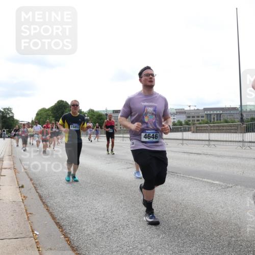 29.06.2025 - hella hamburg halbmarathon Lena Gebhardt http://msf.ph/oto/8402452 29.06.2025 10:23:57 Lombardsbrücke 960, 867, 15853, 4646, 1005, 1009, 1048, 1304, 1389, 1444, 1545, 2125, 2489, 3013, 3185, 3285, 3579, 4122, 4391, 4597, 4646, 4684, 4990, 4993, 5039, 5055, 5160, 5258, 5260, 5358, 5406, 5661, 5954, 6747, 7013, 7029, 7426, 7920, 8031, 8141, 8149, 8181, 8187, 8502, 8676, 8717, 9217, 9603, 9715, 10649, 11044, 11300, 11306, 11347, 11415, 11454, 11793, 13149, 14521, 15709, 15739, 15853, 16185, 16251, 17199 meine-sportfotos.de