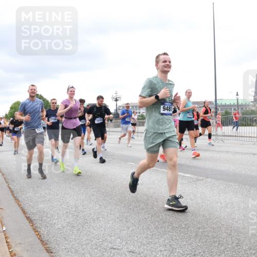 29.06.2025 - hella hamburg halbmarathon Lena Gebhardt http://msf.ph/oto/8402461 29.06.2025 10:58:16 Lombardsbrücke 2169, 2273, 7262, 11636, 9481, 152, 1001, 1388, 1646, 1845, 2043, 2169, 2273, 2275, 2451, 2900, 3540, 3644, 3868, 3936, 4117, 4429, 5104, 5159, 5655, 5676, 5732, 5782, 5988, 6316, 6337, 6825, 7193, 7262, 7556, 7617, 7664, 7783, 7870, 7977, 7990, 8076, 8439, 8440, 8441, 8442, 8474, 8512, 8701, 8713, 8773, 8888, 9123, 9180, 9225, 9239, 9319, 9394, 9398, 9436, 9481, 9636, 9832, 10498 meine-sportfotos.de