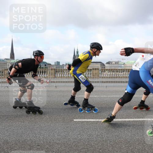 29.06.2025 - hella hamburg halbmarathon Lena Gebhardt http://msf.ph/oto/8402462 29.06.2025 08:53:29 Lombardsbrücke 357, 485, 427 meine-sportfotos.de