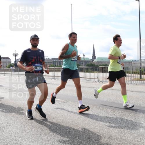 29.06.2025 - hella hamburg halbmarathon Lena Gebhardt http://msf.ph/oto/8402493 29.06.2025 10:16:19 Lombardsbrücke 10183, 4, 16921, 4637, 18735, 13215, 1156, 1212, 1244, 1308, 1599, 1651, 2071, 2076, 2165, 2347, 2436, 2803, 2835, 3030, 3134, 3156, 3167, 3484, 3648, 3687, 4478, 4583, 4637, 4828, 5046, 5294, 5423, 6024, 6488, 7158, 7358, 7753, 7897, 8169, 8274, 8295, 8554, 8597, 8645, 8707, 8746, 8847, 8885, 9601, 9628, 9664, 9675, 9784, 9802, 9810, 9881, 10076, 10107, 10139, 10141, 10183, 10292, 10844, 10990, 11113, 11303, 11344, 11345, 11478, 11774, 11783, 11818, 12427 meine-sportfotos.de