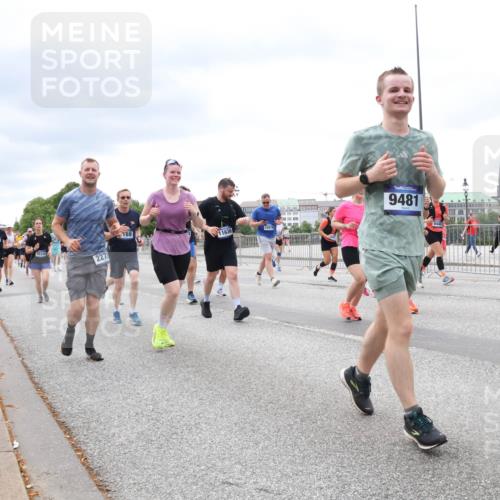 29.06.2025 - hella hamburg halbmarathon Lena Gebhardt http://msf.ph/oto/8402520 29.06.2025 10:58:16 Lombardsbrücke 16349, 2273, 169, 11636, 9481, 1001, 1388, 1646, 1845, 2043, 2169, 2273, 2275, 2451, 2900, 3540, 3644, 3868, 3936, 4117, 4429, 5104, 5159, 5655, 5676, 5732, 5782, 5988, 6316, 6337, 6825, 7193, 7262, 7556, 7617, 7664, 7783, 7870, 7977, 7990, 8076, 8439, 8440, 8441, 8442, 8474, 8512, 8701, 8713, 8773, 8888, 9123, 9180, 9225, 9239, 9319, 9394, 9398, 9436, 9481, 9636, 9832, 10498 meine-sportfotos.de