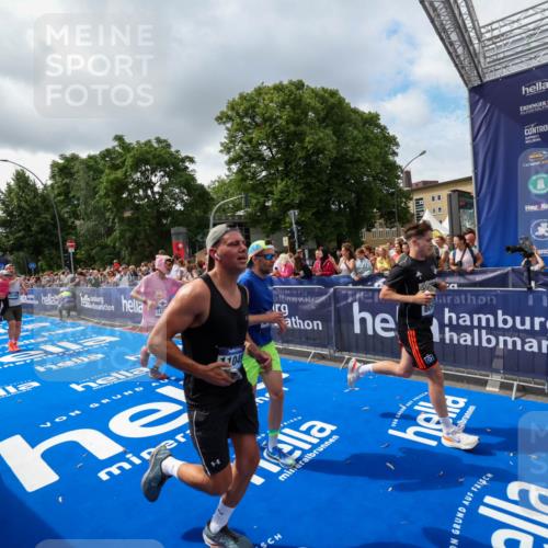 29.06.2025 - hella hamburg halbmarathon Zöllner http://msf.ph/oto/8402521 29.06.2025 10:38:11 Ziel 5091, 8091, 9944, 11049, 14274, 15382, 17623, 18986 meine-sportfotos.de