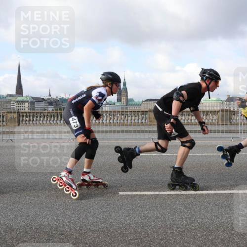 29.06.2025 - hella hamburg halbmarathon Lena Gebhardt http://msf.ph/oto/8402571 29.06.2025 08:53:29 Lombardsbrücke 494, 473, 357 meine-sportfotos.de