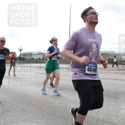 29.06.2025 - hella hamburg halbmarathon Lena Gebhardt http://msf.ph/oto/8402601 29.06.2025 10:23:58 Lombardsbrücke 8140, 154, 15853, 45, 15739, 4646, 1005, 1009, 1048, 1304, 1389, 1444, 1545, 2125, 2489, 3013, 3185, 3285, 3579, 4122, 4391, 4597, 4646, 4684, 4990, 4993, 5039, 5055, 5160, 5258, 5260, 5358, 5406, 5661, 5954, 6747, 7013, 7029, 7426, 7920, 8031, 8141, 8149, 8181, 8187, 8502, 8676, 8717, 9217, 9603, 9715, 10649, 11044, 11300, 11306, 11347, 11415, 11454, 11793, 13149, 14521, 15709, 15739, 15853, 16185, 16251, 17199 meine-sportfotos.de