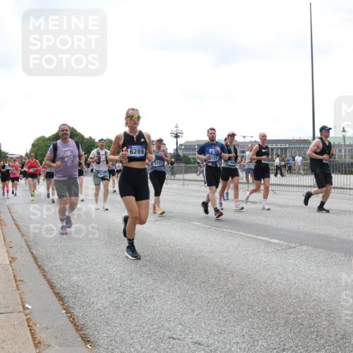 29.06.2025 - hella hamburg halbmarathon Lena Gebhardt http://msf.ph/oto/8402637 29.06.2025 10:40:55 Lombardsbrücke 8420, 6289, 3121, 5753, 1644, 1269, 1075, 1317, 1323, 1731, 2042, 2173, 2206, 2299, 2762, 2763, 2805, 2858, 3121, 3293, 3306, 3432, 3694, 4044, 4234, 4411, 4412, 4530, 4612, 4638, 4774, 4775, 4906, 4972, 5059, 5086, 5225, 5549, 5702, 5753, 6088, 6098, 6163, 6229, 6278, 6280, 6289, 6474, 6842, 7293, 7661, 7829, 7956, 8053, 8054, 8378, 8391, 8429, 8430, 8751, 8769, 8878, 9009, 9237, 9962, 10269, 10407, 10644, 10835, 11053 meine-sportfotos.de