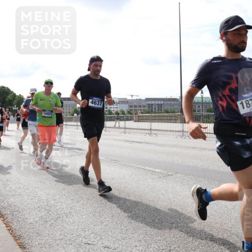 29.06.2025 - hella hamburg halbmarathon Lena Gebhardt http://msf.ph/oto/8402666 29.06.2025 10:16:20 Lombardsbrücke 1156, 4, 16921, 4637, 1873, 1156, 1212, 1244, 1308, 1599, 1651, 2071, 2076, 2165, 2347, 2436, 2803, 2835, 2912, 3030, 3134, 3156, 3167, 3484, 3648, 3687, 4478, 4583, 4637, 4828, 5046, 5294, 5423, 6024, 6488, 7158, 7358, 7753, 7897, 8169, 8274, 8295, 8554, 8597, 8645, 8707, 8746, 8847, 8857, 8885, 9601, 9628, 9664, 9675, 9784, 9802, 9810, 9881, 10076, 10107, 10139, 10141, 10183, 10292, 10844, 10990, 11113, 11303, 11344, 11345, 11478, 11774, 11783, 11818, 12427 meine-sportfotos.de