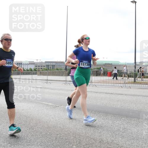 29.06.2025 - hella hamburg halbmarathon Lena Gebhardt http://msf.ph/oto/8402668 29.06.2025 10:23:58 Lombardsbrücke 5853, 15739, 1005, 1009, 1048, 1304, 1389, 1444, 1545, 2125, 2489, 3013, 3185, 3285, 3579, 4122, 4391, 4597, 4646, 4684, 4990, 4993, 5039, 5055, 5160, 5258, 5260, 5358, 5406, 5661, 5954, 6747, 7013, 7029, 7426, 7920, 8031, 8141, 8149, 8181, 8187, 8502, 8676, 8717, 9217, 9603, 9715, 10649, 11044, 11300, 11306, 11347, 11415, 11454, 11793, 13149, 14521, 15709, 15739, 15853, 16185, 16251, 17199 meine-sportfotos.de