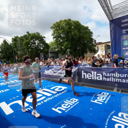 29.06.2025 - hella hamburg halbmarathon Zöllner http://msf.ph/oto/8402676 29.06.2025 10:38:22 Ziel 1042, 1688, 2849, 3431, 6095, 7110, 8002, 14688, 18584 meine-sportfotos.de