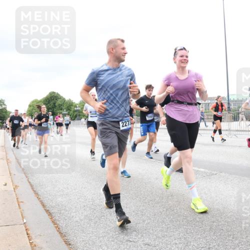 29.06.2025 - hella hamburg halbmarathon Lena Gebhardt http://msf.ph/oto/8402681 29.06.2025 10:58:17 Lombardsbrücke 16349, 18445, 2273, 7262, 11615, 1001, 1388, 1646, 1845, 2043, 2169, 2273, 2275, 2449, 2900, 3540, 3644, 3868, 3936, 4117, 4429, 5104, 5159, 5655, 5676, 5732, 5782, 5988, 6316, 6337, 6825, 7193, 7262, 7556, 7617, 7664, 7783, 7870, 7977, 7990, 8076, 8439, 8440, 8441, 8442, 8474, 8512, 8701, 8713, 8773, 8888, 9123, 9180, 9225, 9239, 9319, 9394, 9398, 9436, 9481, 9636, 9832, 10498 meine-sportfotos.de
