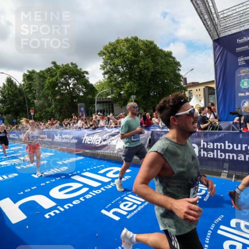 29.06.2025 - hella hamburg halbmarathon Zöllner http://msf.ph/oto/8402693 29.06.2025 10:38:22 Ziel 1042, 1688, 2849, 3431, 6095, 7110, 8002, 14688, 18584 meine-sportfotos.de