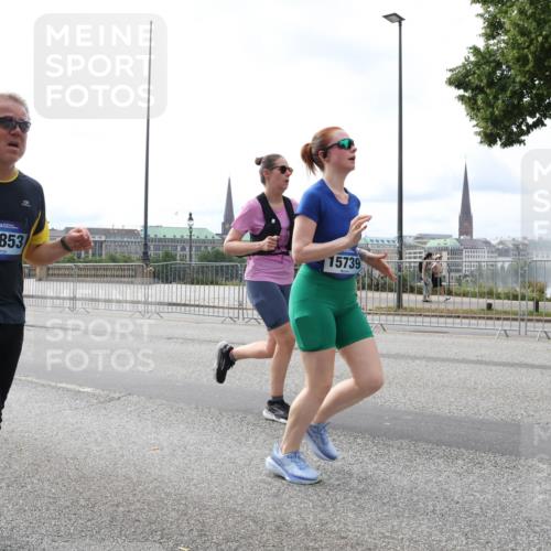 29.06.2025 - hella hamburg halbmarathon Lena Gebhardt http://msf.ph/oto/8402706 29.06.2025 10:23:58 Lombardsbrücke 15853, 15739, 1005, 1009, 1048, 1304, 1389, 1444, 1545, 2125, 2489, 3013, 3185, 3285, 3579, 4122, 4391, 4597, 4646, 4684, 4990, 4993, 5039, 5055, 5160, 5258, 5260, 5358, 5406, 5661, 5954, 6747, 7013, 7029, 7426, 7920, 8031, 8141, 8149, 8181, 8187, 8502, 8676, 8717, 9217, 9603, 9715, 10649, 11044, 11300, 11306, 11347, 11415, 11454, 11793, 13149, 14521, 15709, 15739, 15853, 16185, 16251, 17199 meine-sportfotos.de