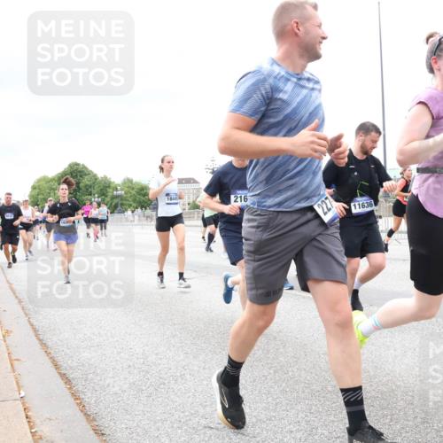29.06.2025 - hella hamburg halbmarathon Lena Gebhardt http://msf.ph/oto/8402716 29.06.2025 10:58:17 Lombardsbrücke 18445, 216, 227, 11636, 635, 84, 1001, 1388, 1646, 1845, 2043, 2169, 2273, 2275, 2449, 2900, 3540, 3644, 3868, 3936, 4117, 4429, 5104, 5159, 5655, 5676, 5732, 5782, 5988, 6316, 6337, 6825, 7193, 7262, 7556, 7617, 7664, 7783, 7870, 7977, 7990, 8076, 8439, 8440, 8441, 8442, 8474, 8512, 8701, 8713, 8773, 8888, 9123, 9180, 9225, 9239, 9319, 9394, 9398, 9436, 9481, 9636, 9832, 10498 meine-sportfotos.de