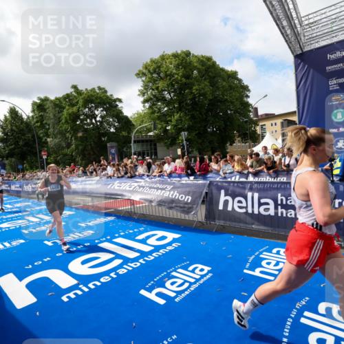 29.06.2025 - hella hamburg halbmarathon Zöllner http://msf.ph/oto/8402732 29.06.2025 10:38:23 Ziel 1042, 1688, 3431, 6095, 7110, 8002, 18584, 18761 meine-sportfotos.de