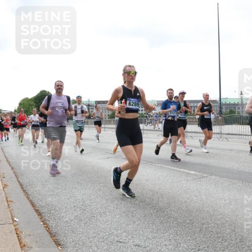 29.06.2025 - hella hamburg halbmarathon Lena Gebhardt http://msf.ph/oto/8402750 29.06.2025 10:40:56 Lombardsbrücke 9237, 8429, 6289, 16028, 3121, 16449, 1075, 1317, 1323, 1731, 2042, 2173, 2206, 2299, 2762, 2763, 2805, 2858, 3121, 3293, 3306, 3432, 3694, 4044, 4234, 4411, 4412, 4530, 4612, 4638, 4774, 4775, 4906, 4972, 5059, 5086, 5225, 5549, 5702, 5753, 6088, 6098, 6163, 6229, 6278, 6280, 6289, 6474, 6842, 7293, 7661, 7829, 7956, 8053, 8054, 8378, 8385, 8391, 8429, 8430, 8751, 8769, 8878, 9009, 9237, 9962, 10269, 10407, 10644, 10835, 11053 meine-sportfotos.de